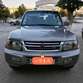 Mitsubishi Montero 2002