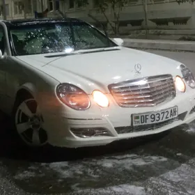 Mercedes-Benz E320 2005