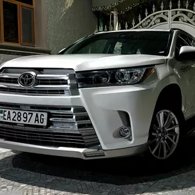 Toyota Highlander 2019