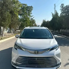 Toyota Sienna 2021