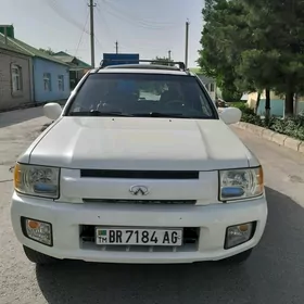 Infiniti QX4 2001