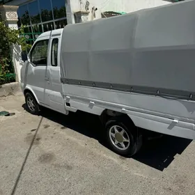 Toyota Hiace 2013