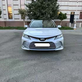 Toyota Camry 2021