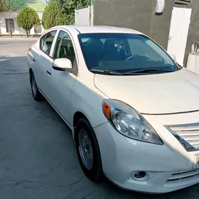 Nissan Versa 2012