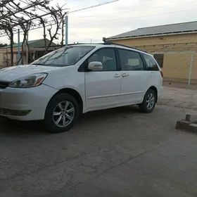 Toyota Sienna 2004