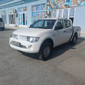 Mitsubishi L200 2010