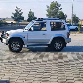 Mitsubishi Pajero 1995