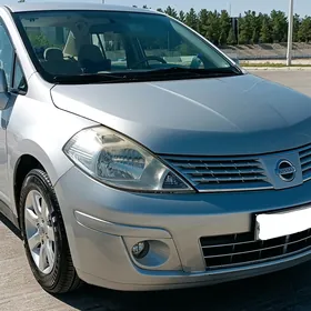 Nissan Tiida 2011