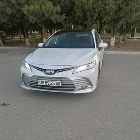 Toyota Camry 2019