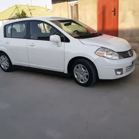 Nissan Versa 2011