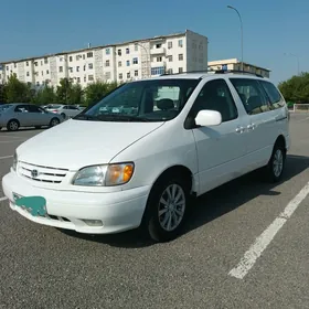 Toyota Sienna 2002