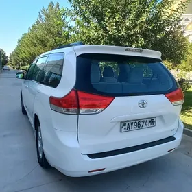 Toyota Sienna 2011