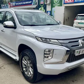 Mitsubishi Pajero 2020