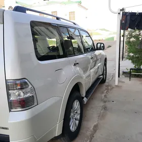 Mitsubishi Pajero 2013