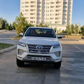 Toyota Fortuner 2022