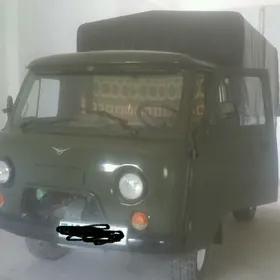 UAZ Profi 2001