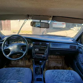 Toyota Carina 1995