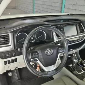 Toyota Highlander 2016