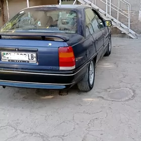 Opel Omega 1990