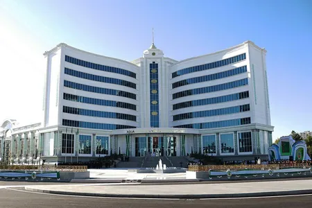 Президент Туркменистана открыл новый комплекс хякимлика Ашхабада