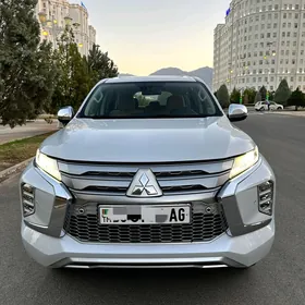 Mitsubishi Pajero 2020