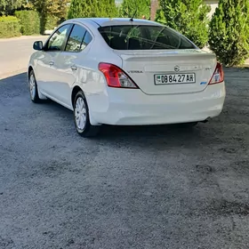 Nissan Versa 2011