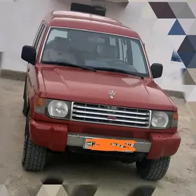 Mitsubishi Pajero 1992