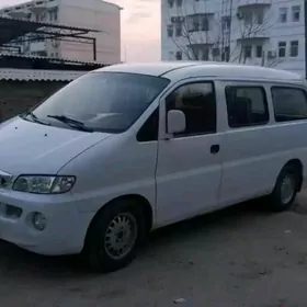 Hyundai H-1 2002