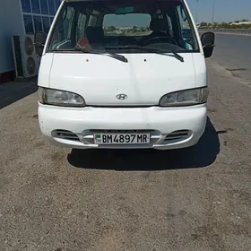 Hyundai H-1 1997