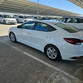 Hyundai Elantra 2019