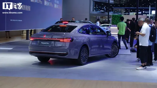 Volkswagen представила новый Passat Pro и кроссовер Tharu XR с пожизненной гарантией