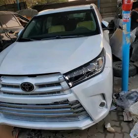 Toyota Highlander 2019