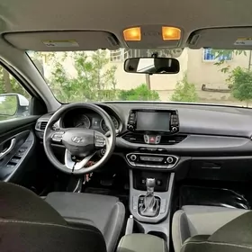 Hyundai Elantra GT 2018