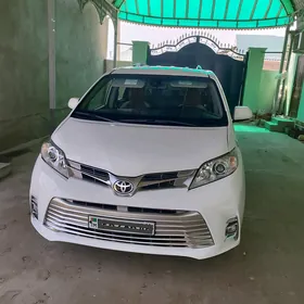 Toyota Sienna 2020