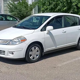 Nissan Versa 2011