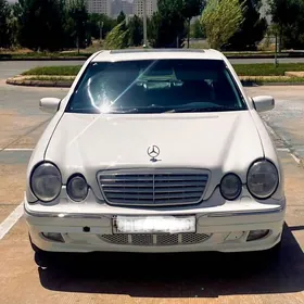 Mercedes-Benz E320 2001