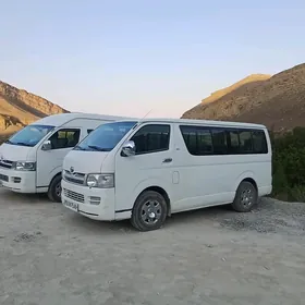 Toyota Hiace 2005