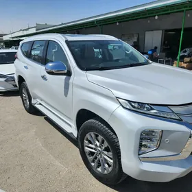 Mitsubishi Pajero 2020