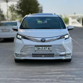 Toyota Sienna 2021