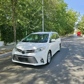 Toyota Sienna 2018