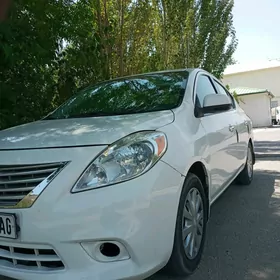 Nissan Versa 2012