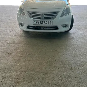 Nissan Versa 2013