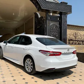 Toyota Camry 2019