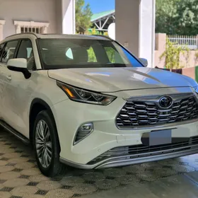 Toyota Highlander 2021