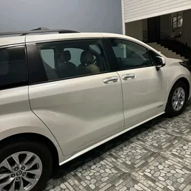 Toyota Sienna 2021