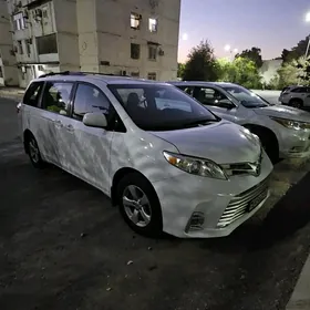 Toyota Sienna 2017