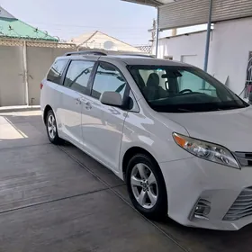 Toyota Sienna 2019