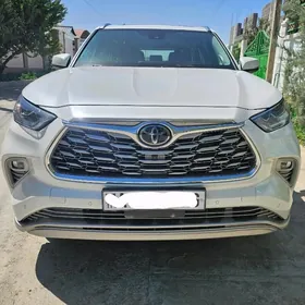 Toyota Highlander 2021