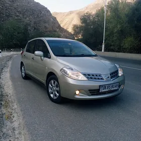 Nissan Tiida 2008