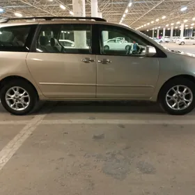 Toyota Sienna 2004